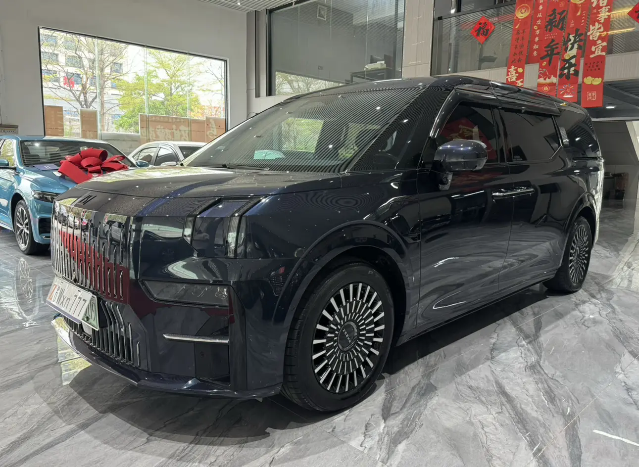 ZEEKR 009  из Китая