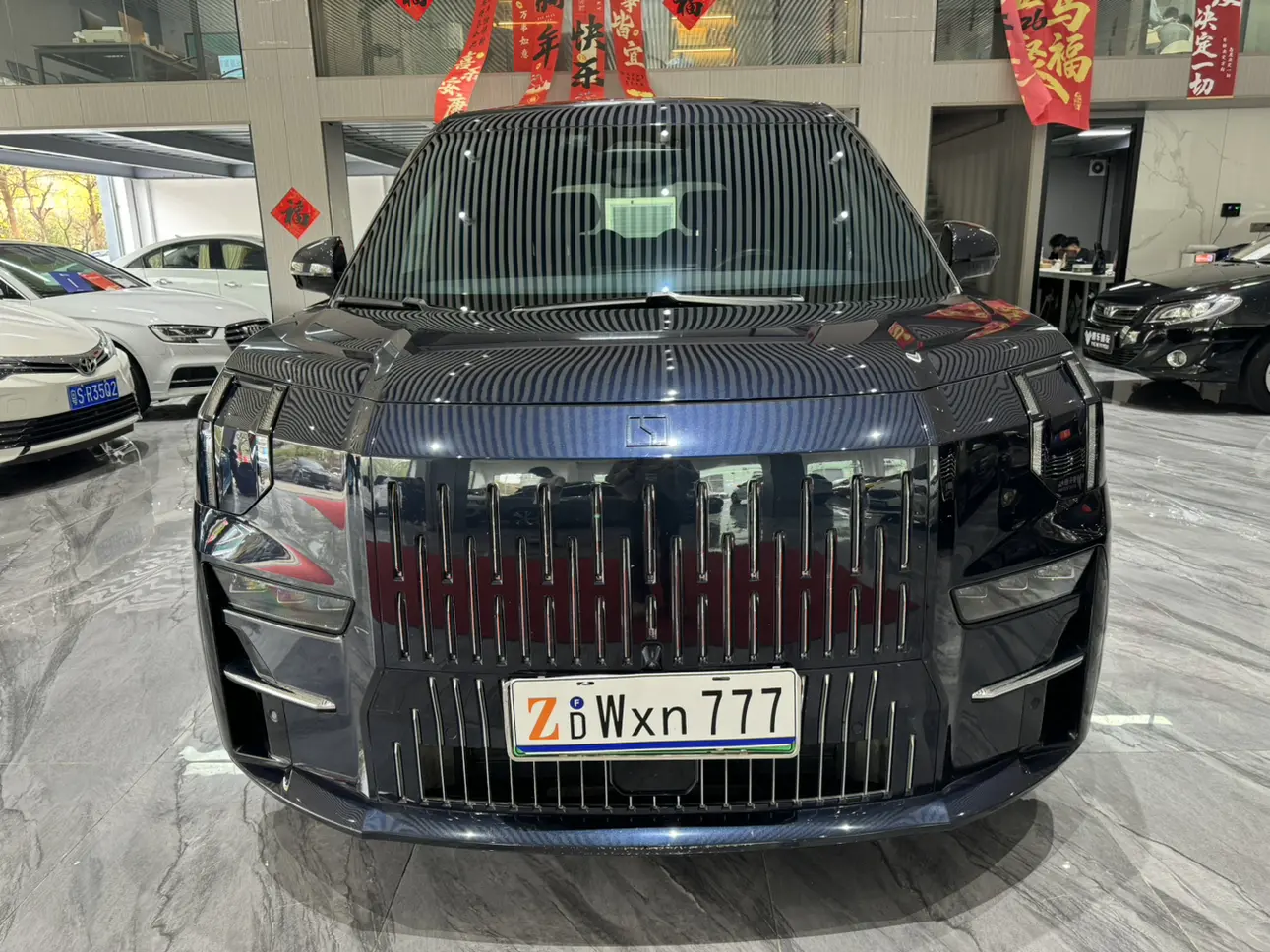 ZEEKR 009  из Китая