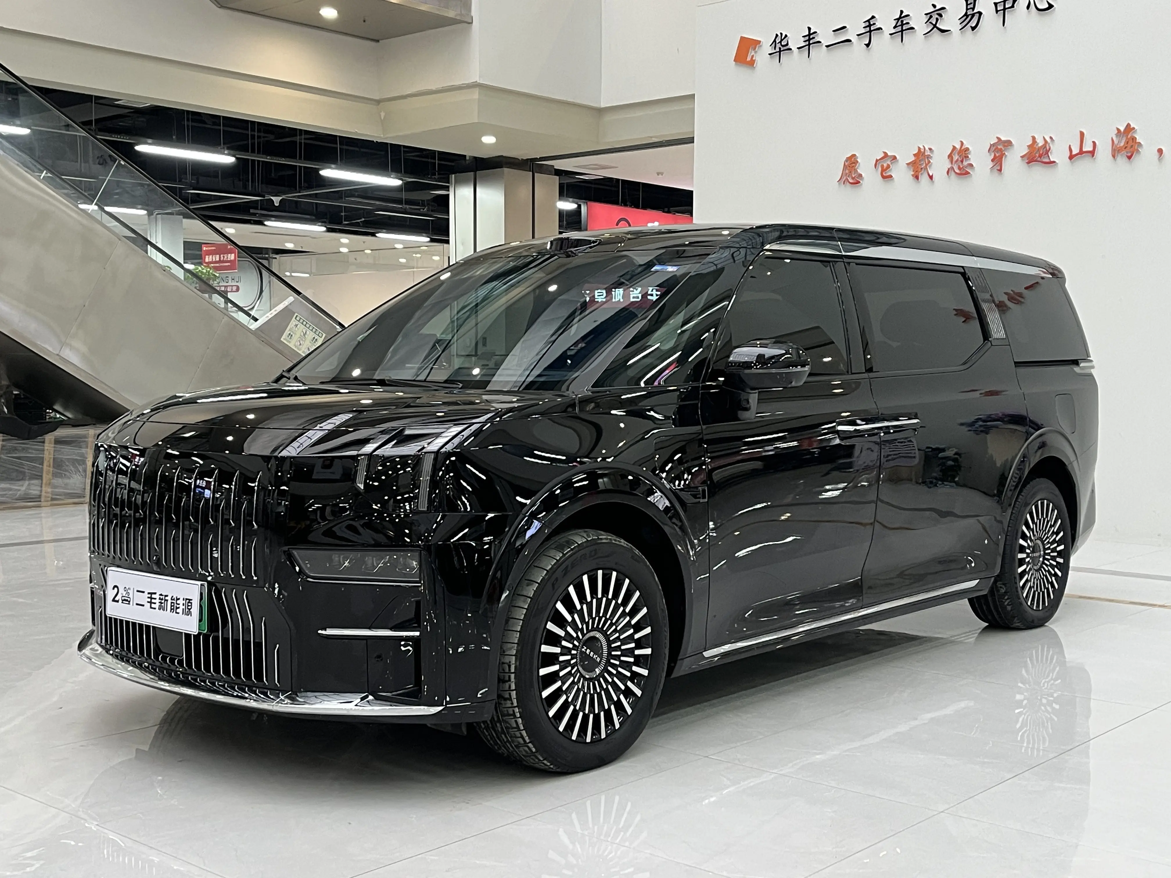 ZEEKR 009  из Китая