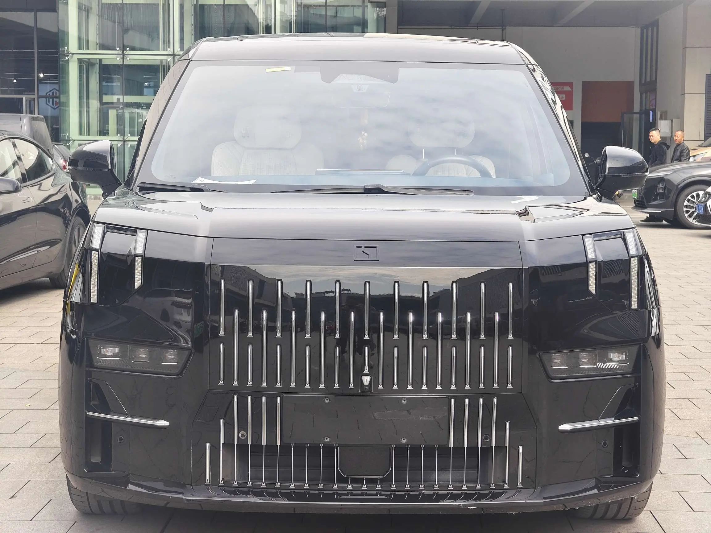 ZEEKR 009  из Китая