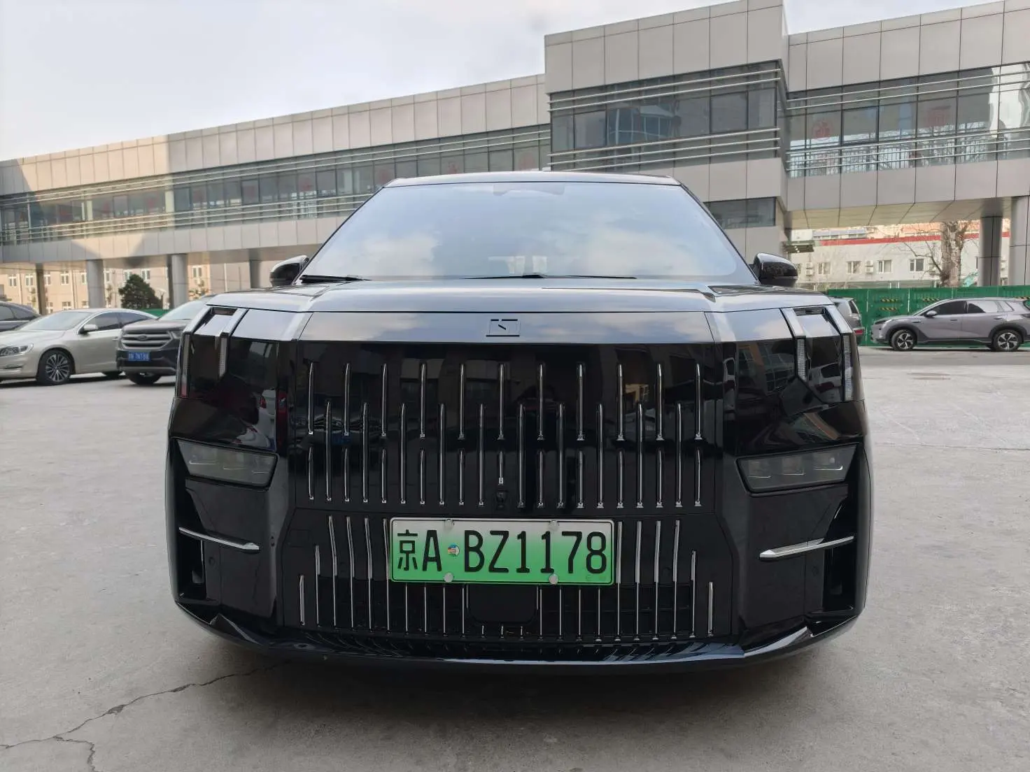 ZEEKR 009  из Китая