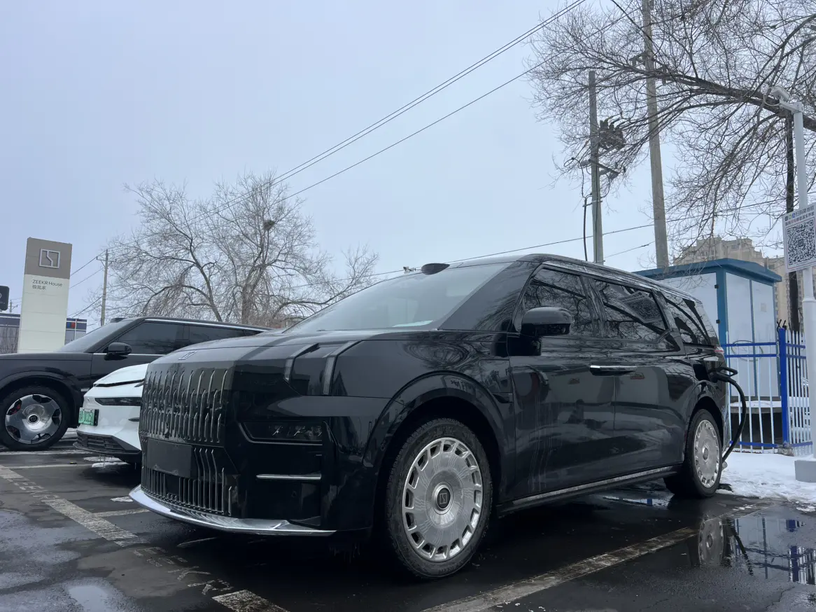 ZEEKR 009  из Китая