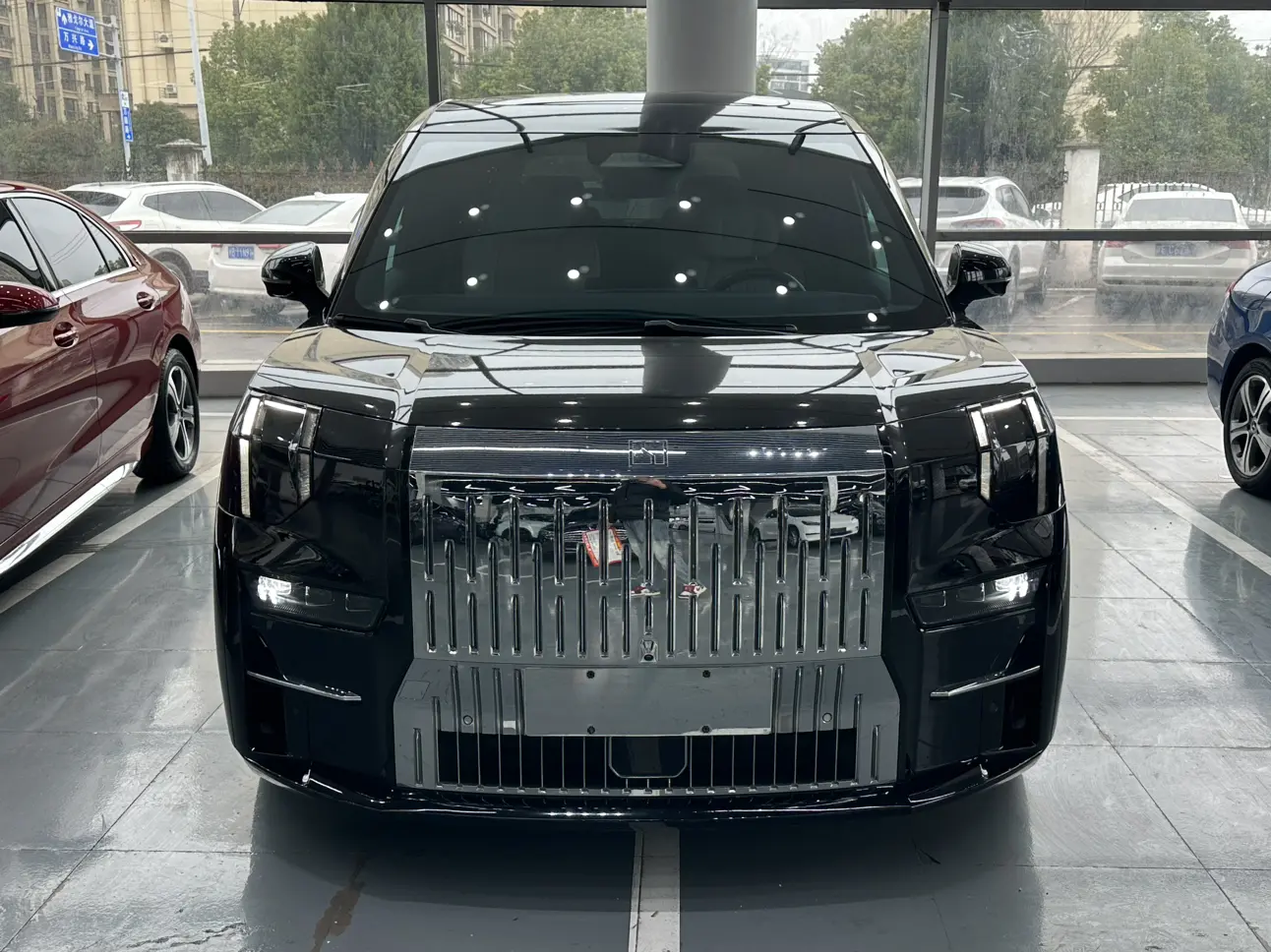 ZEEKR 009  из Китая