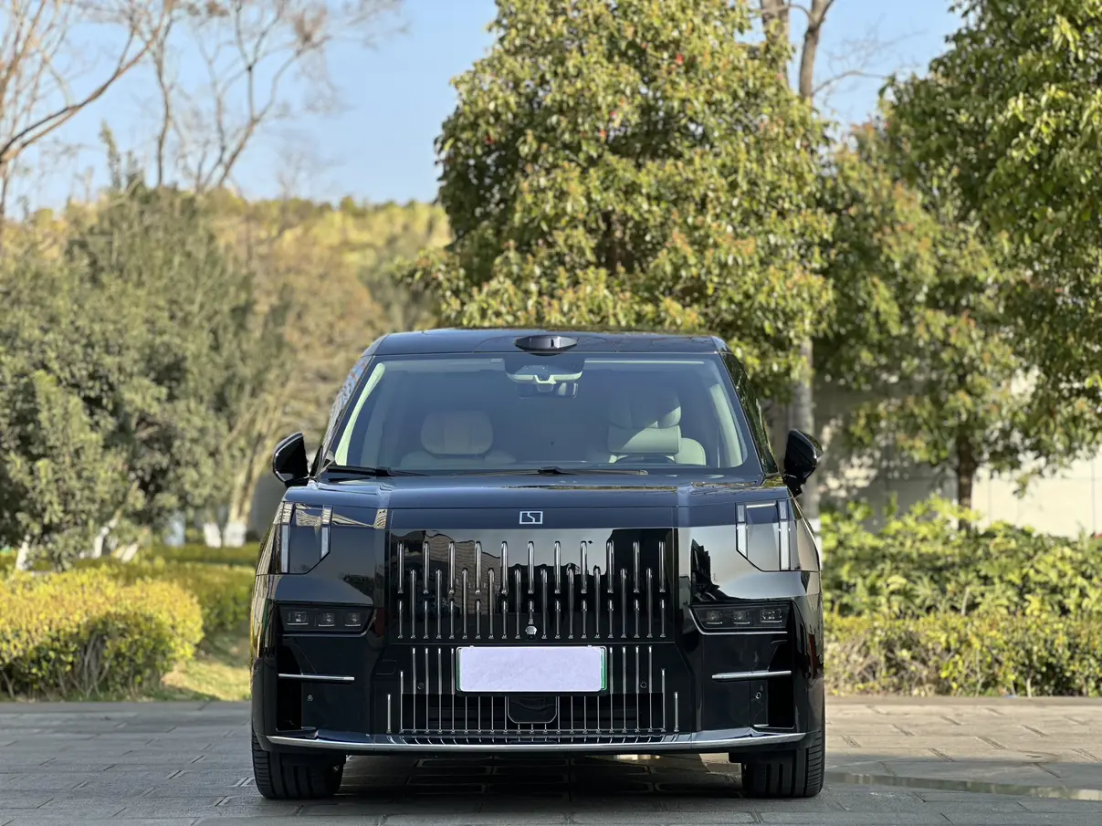 ZEEKR 009  из Китая