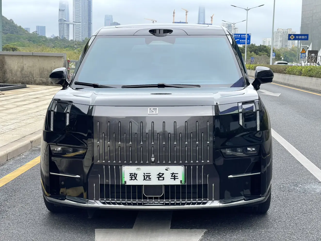 ZEEKR 009  из Китая