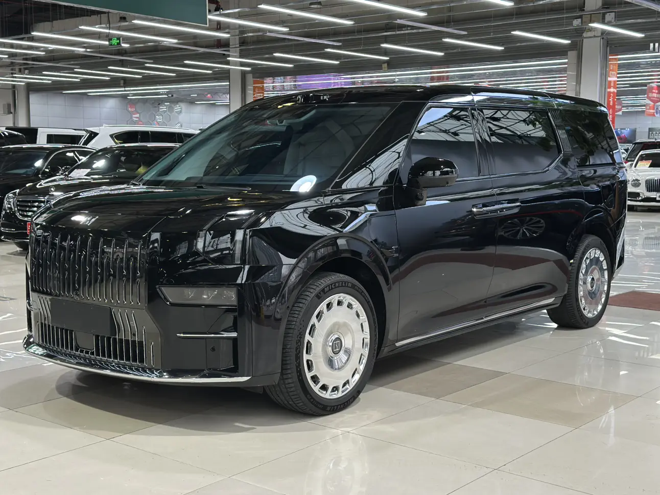 ZEEKR 009  из Китая