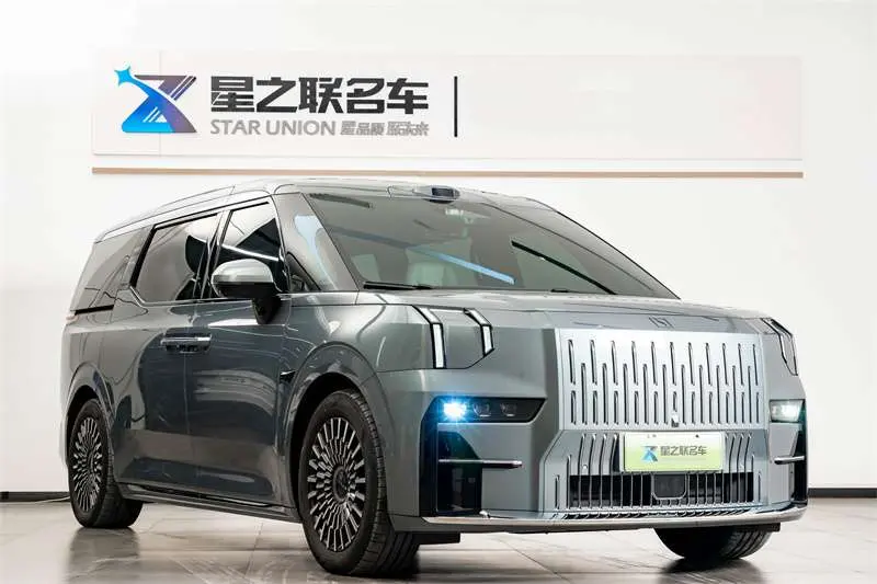 ZEEKR 009  из Китая