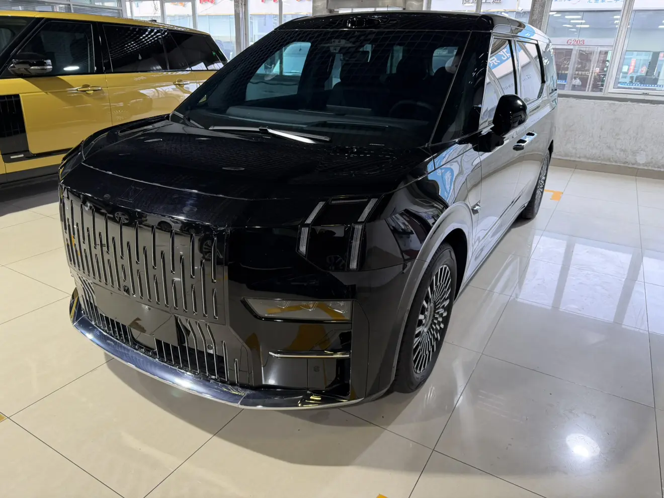 ZEEKR 009  из Китая