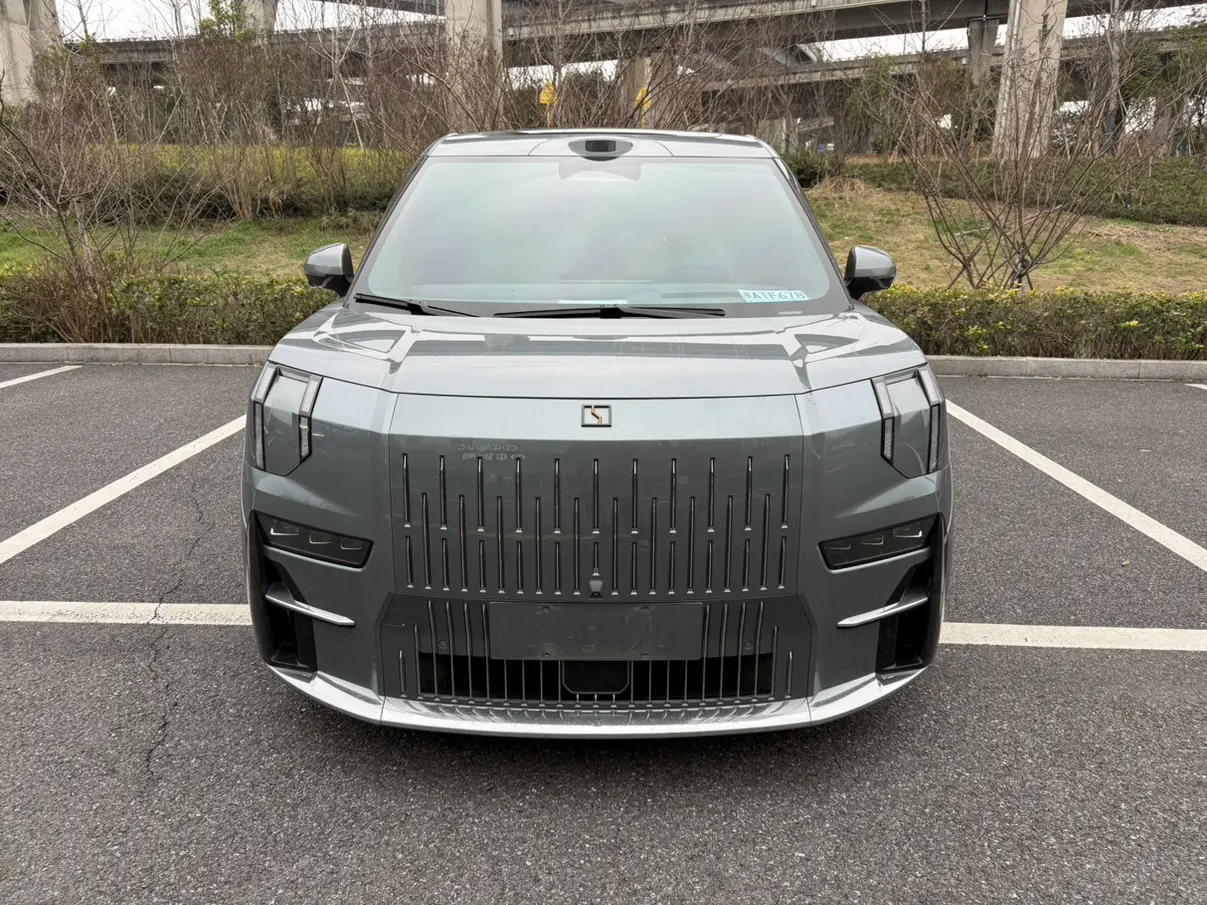 ZEEKR 009  из Китая