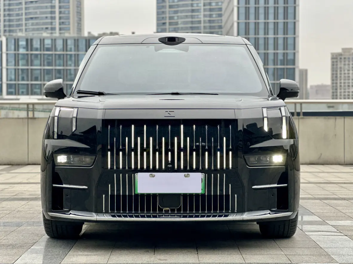 ZEEKR 009  из Китая