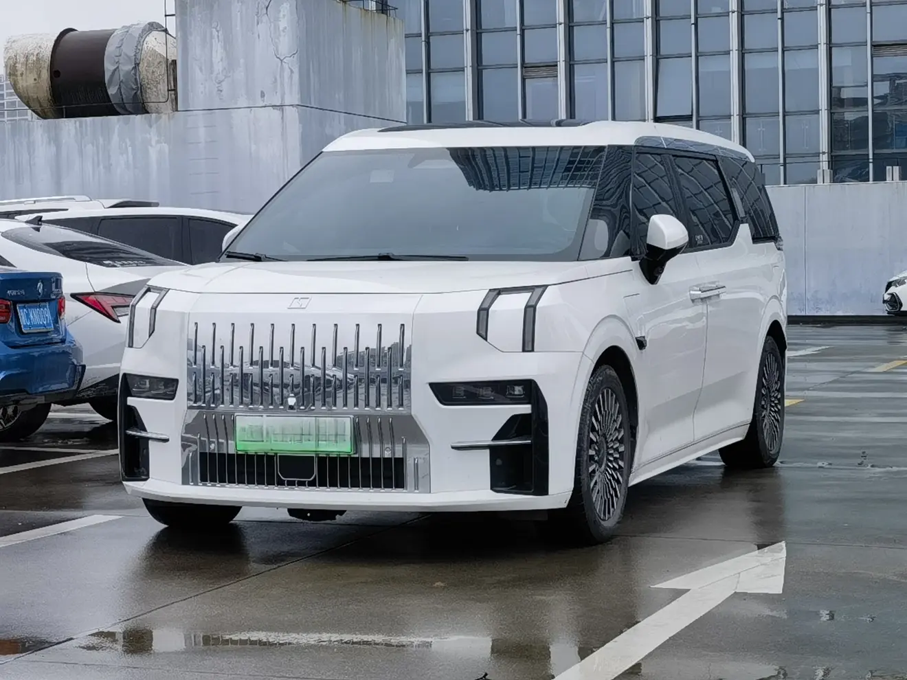 ZEEKR 009  из Китая