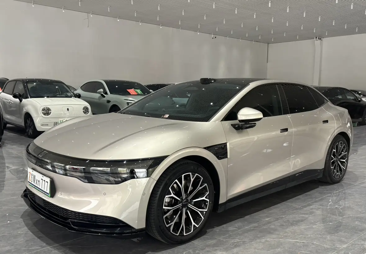 ZEEKR 007  из Китая