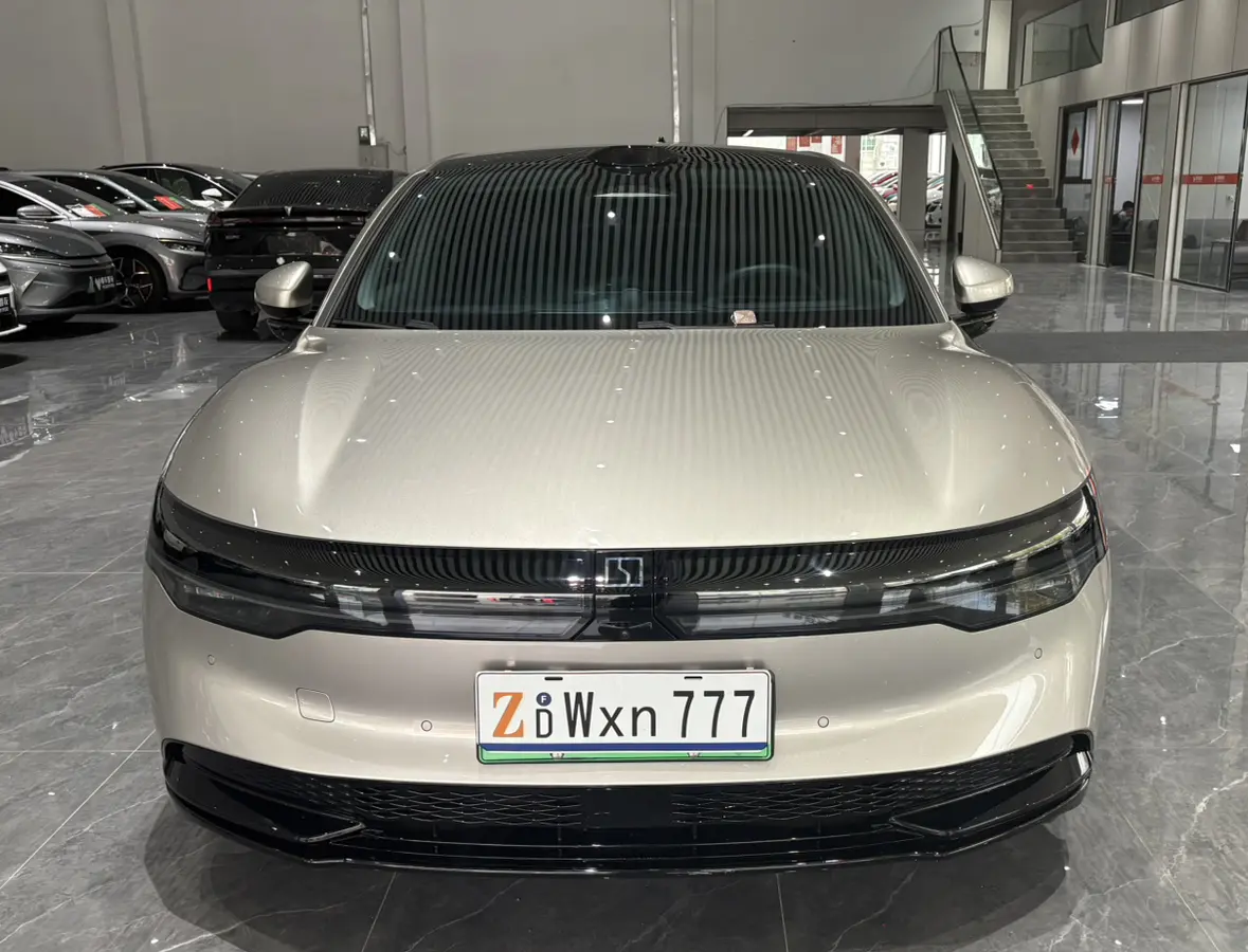 ZEEKR 007  из Китая