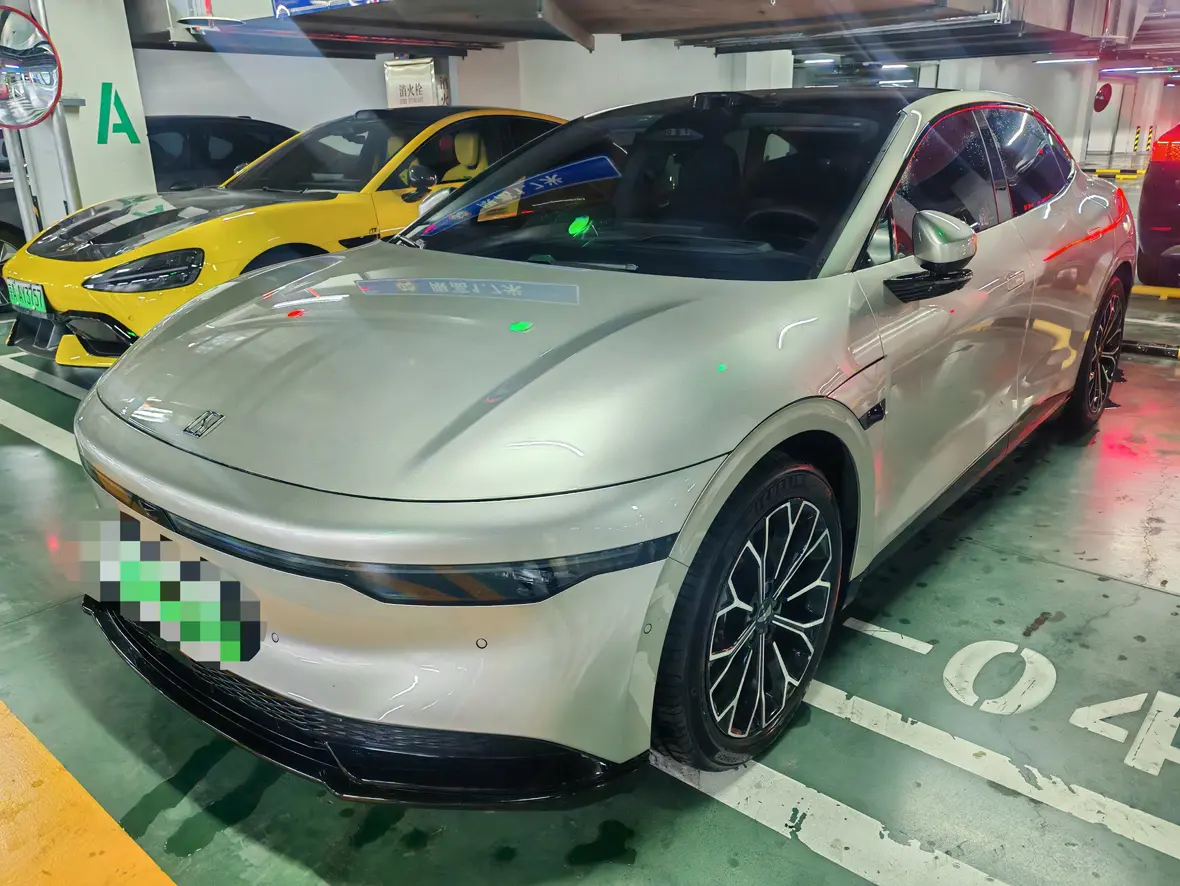 ZEEKR 007  из Китая