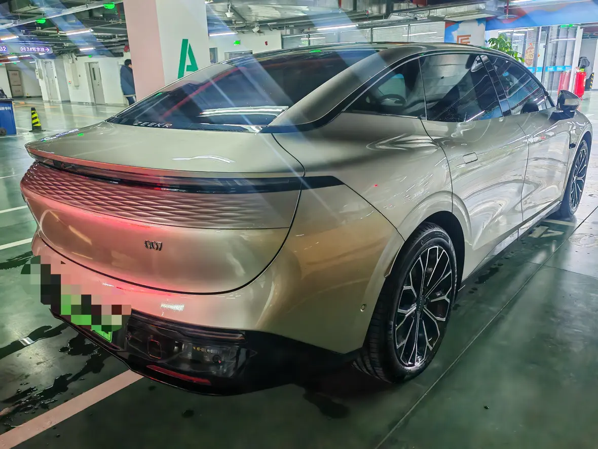 ZEEKR 007  из Китая