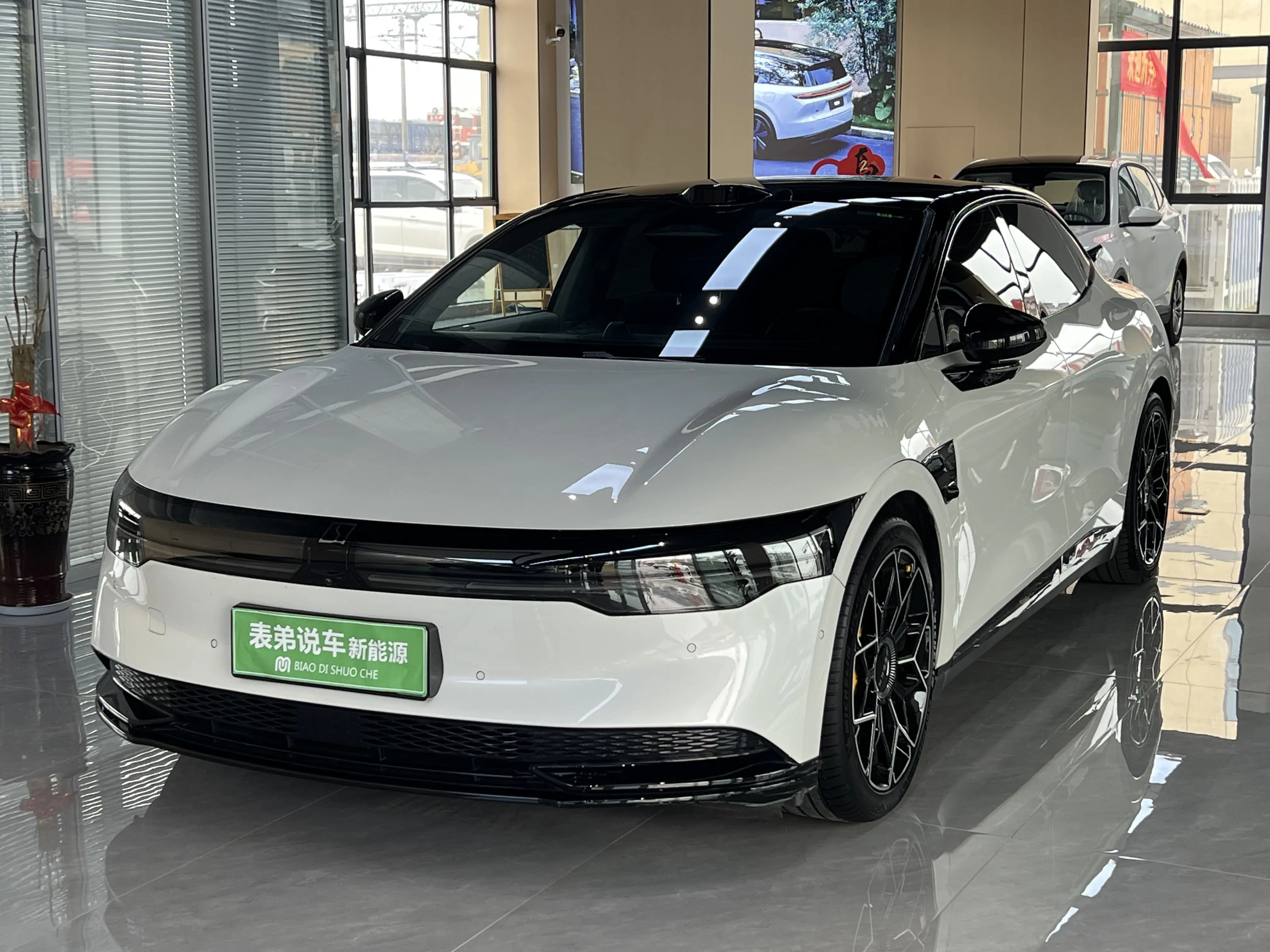 ZEEKR 007  из Китая