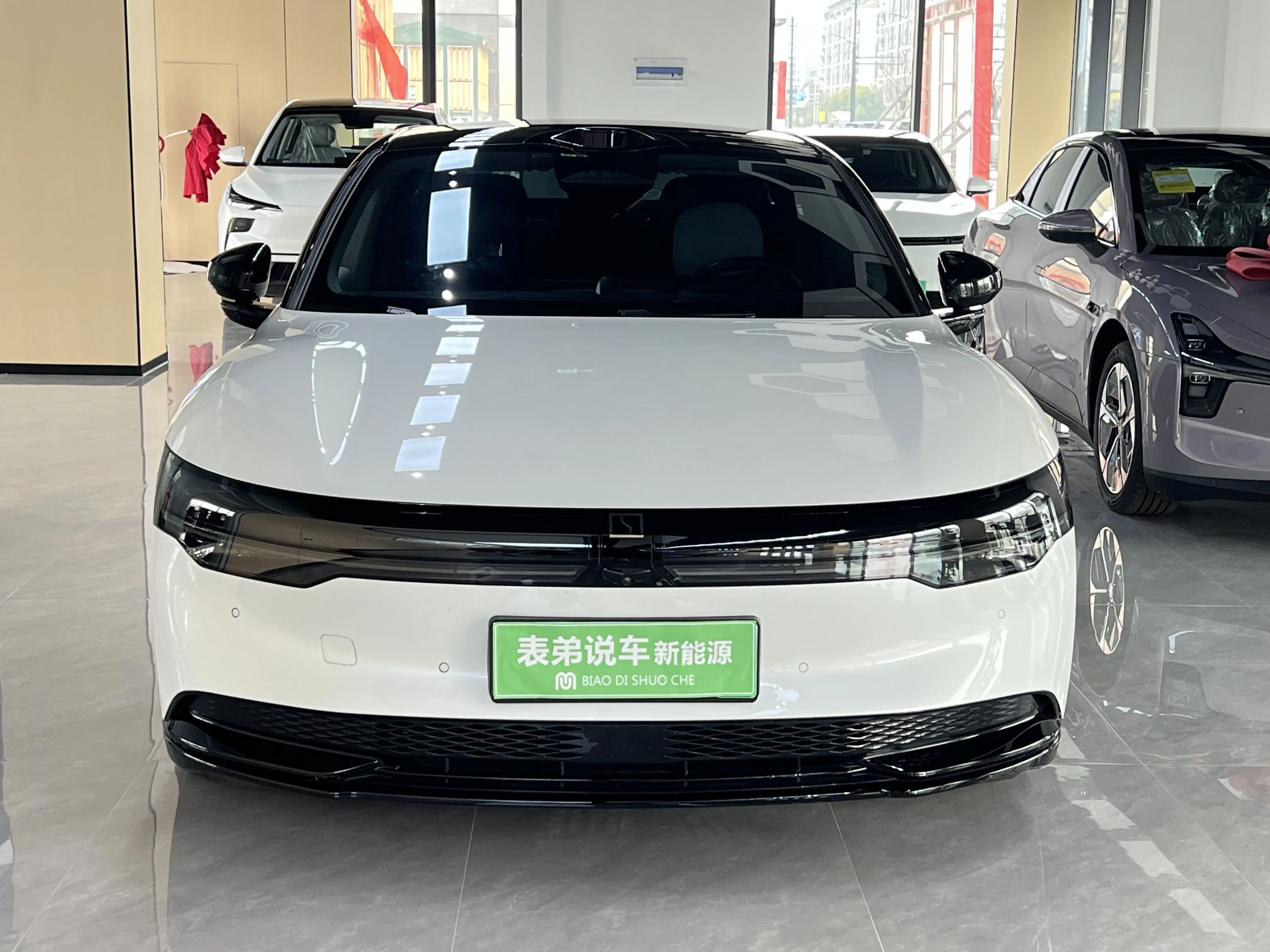 ZEEKR 007  из Китая