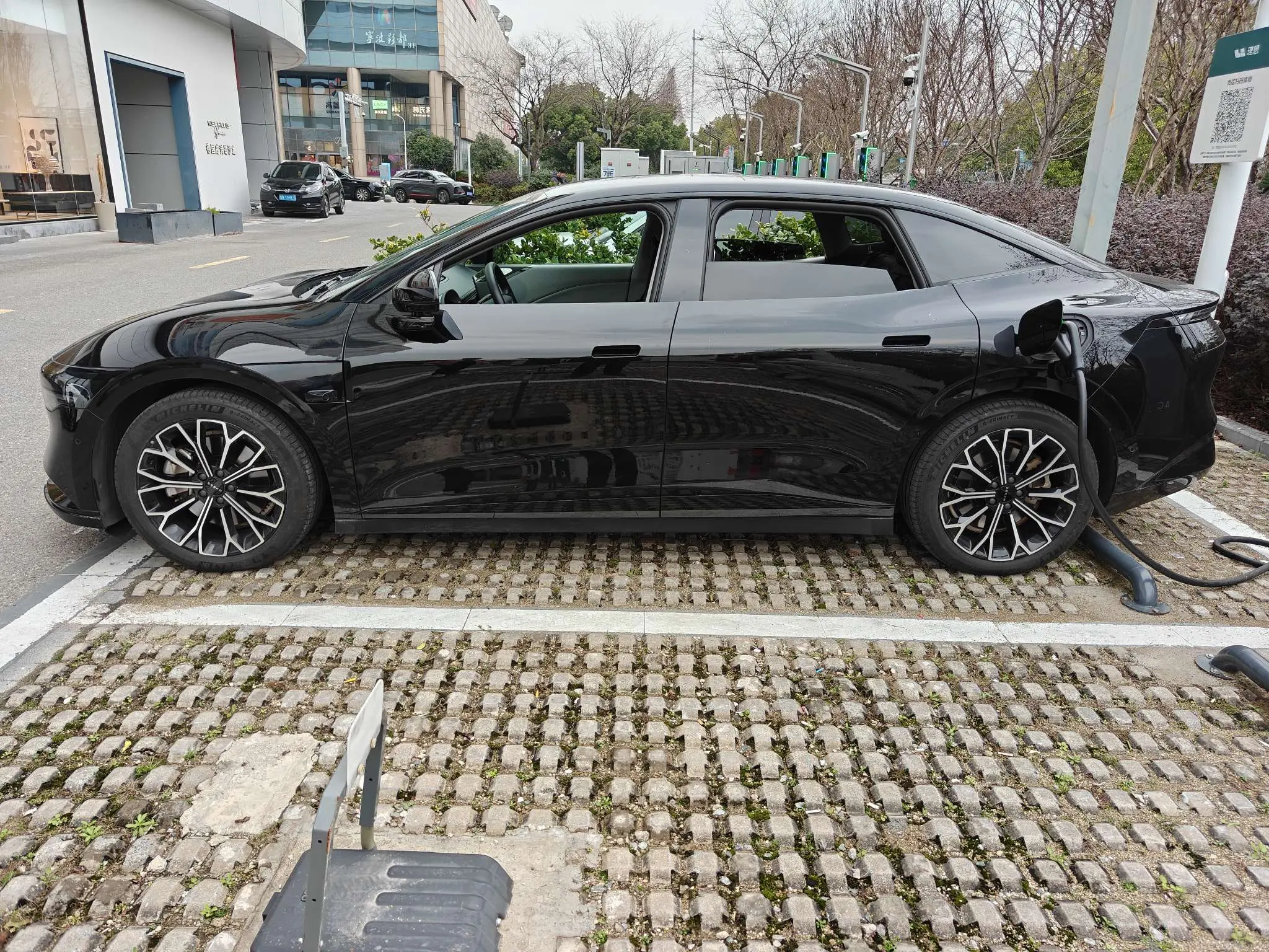 ZEEKR 007  из Китая