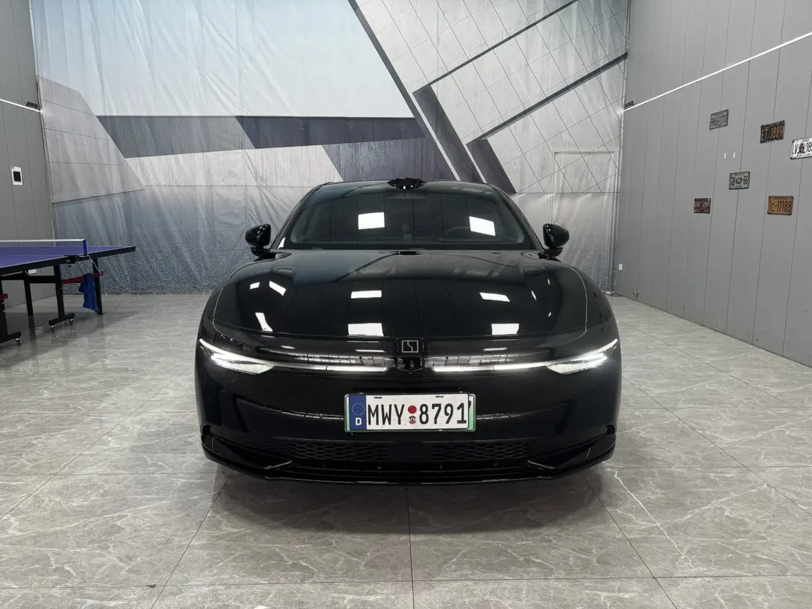 ZEEKR 007  из Китая