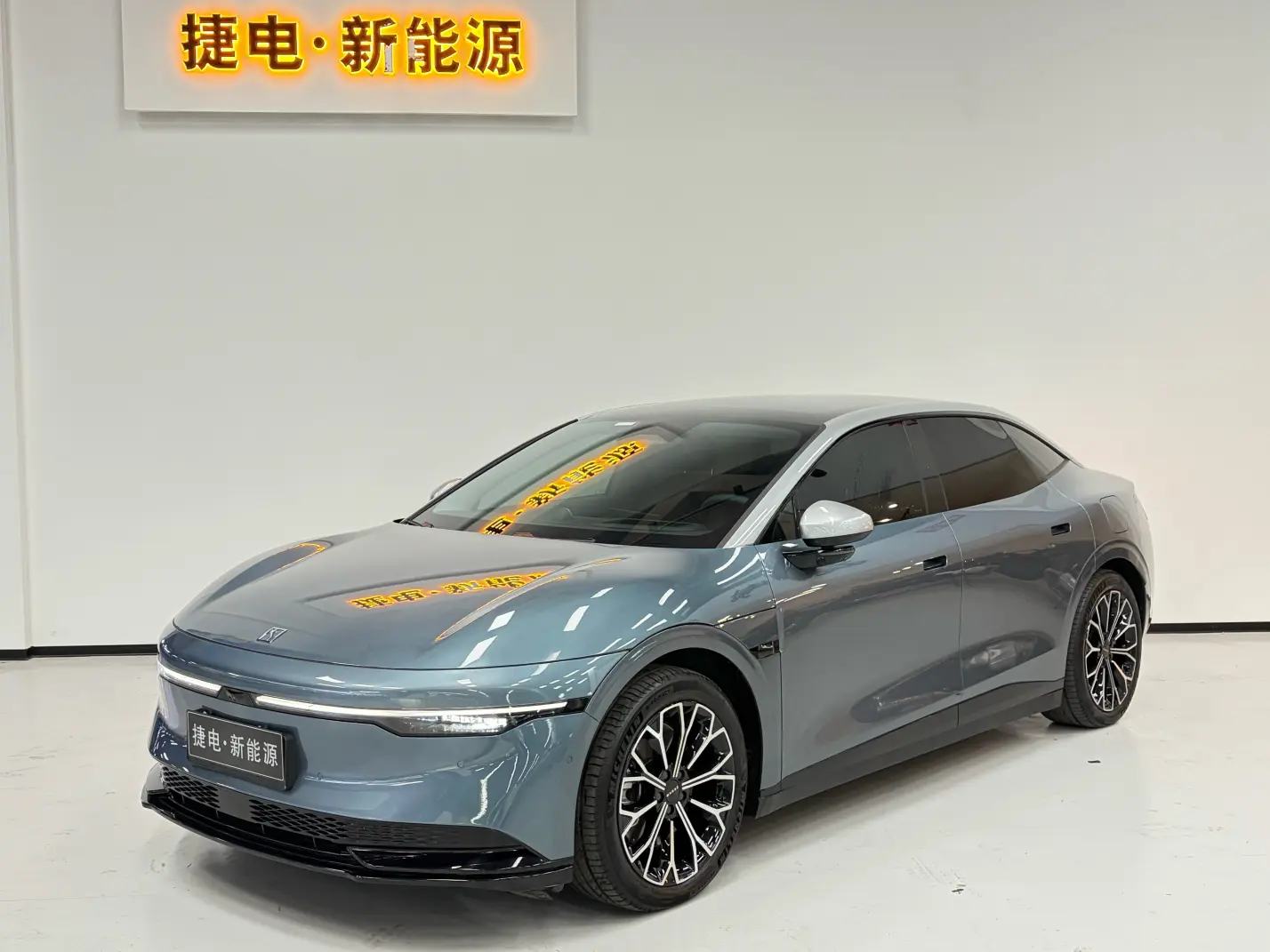 ZEEKR 007  из Китая