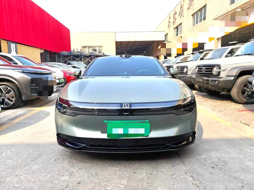 ZEEKR 007  из Китая