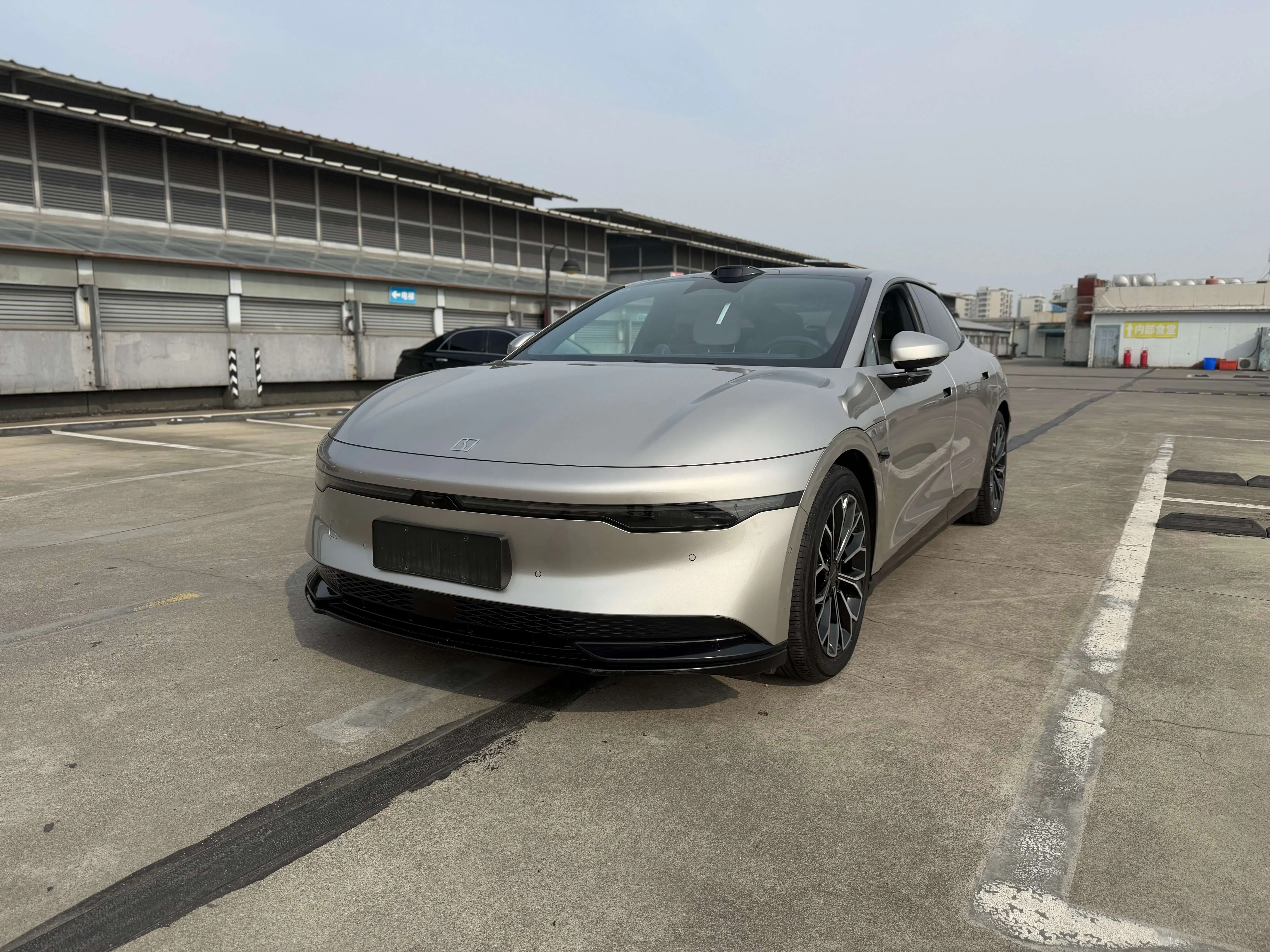 ZEEKR 007  из Китая