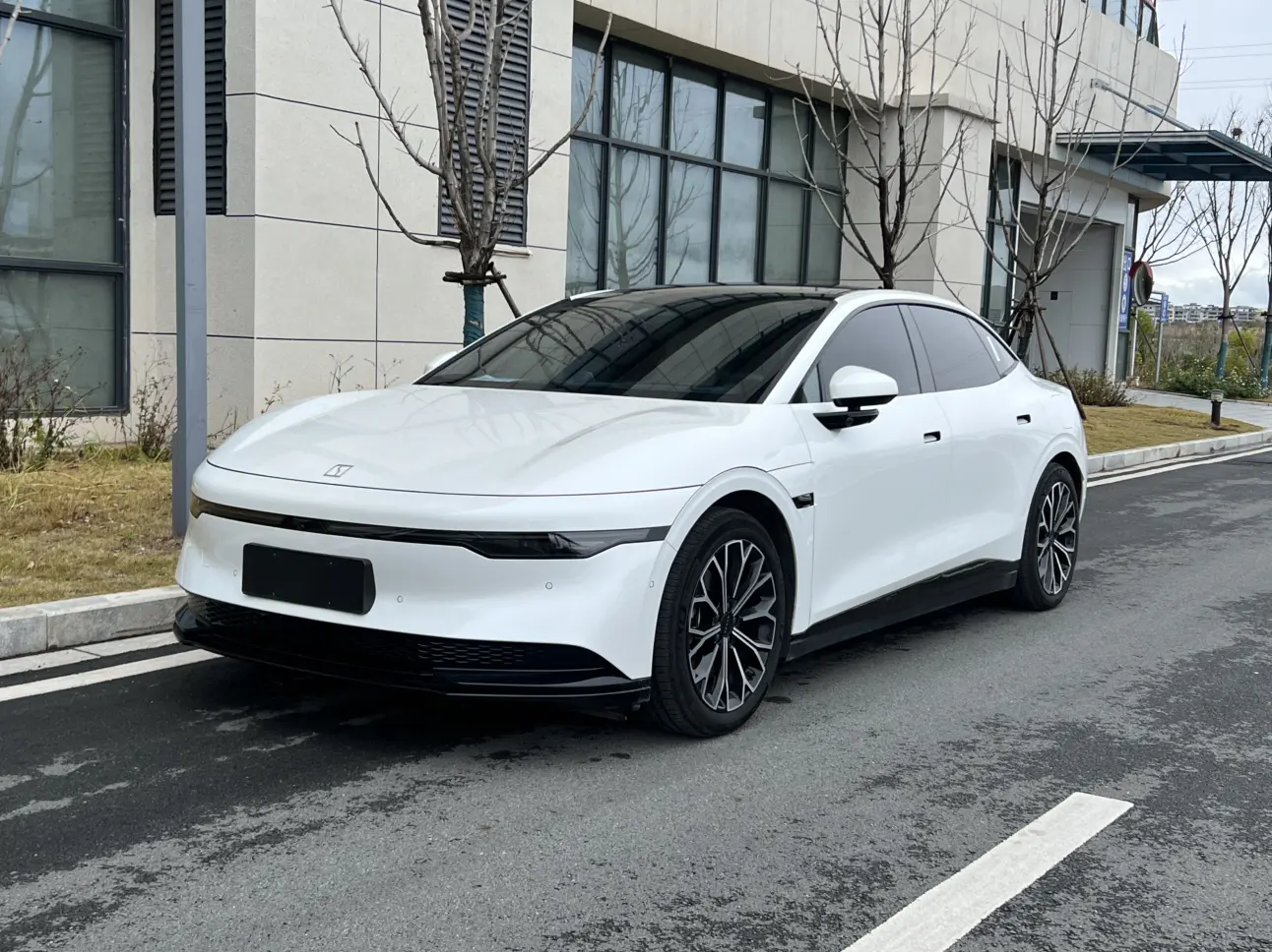 ZEEKR 007  из Китая
