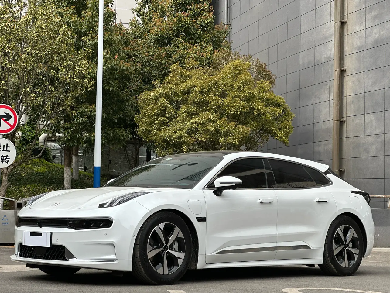 ZEEKR 001  из Китая