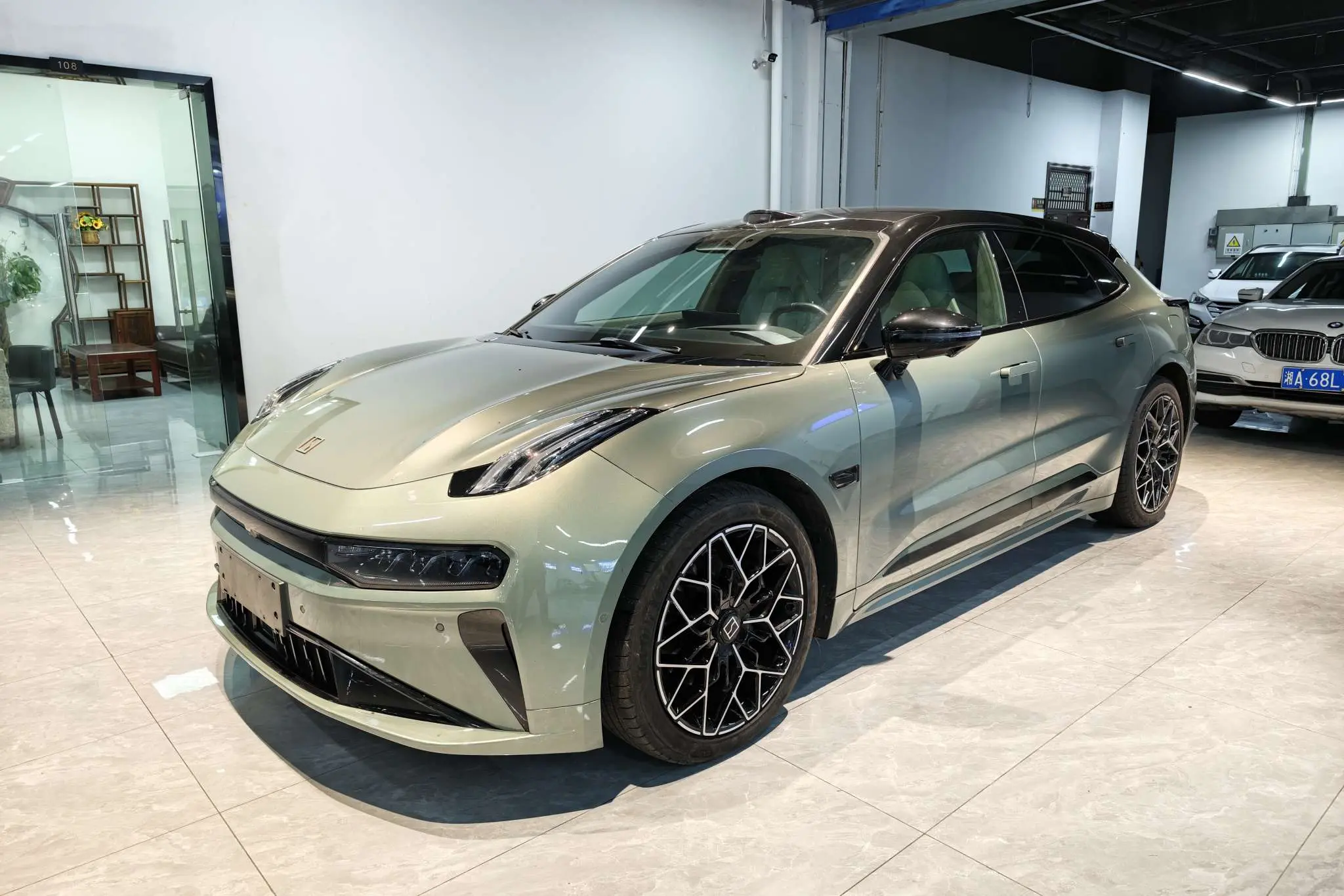 ZEEKR 001  из Китая