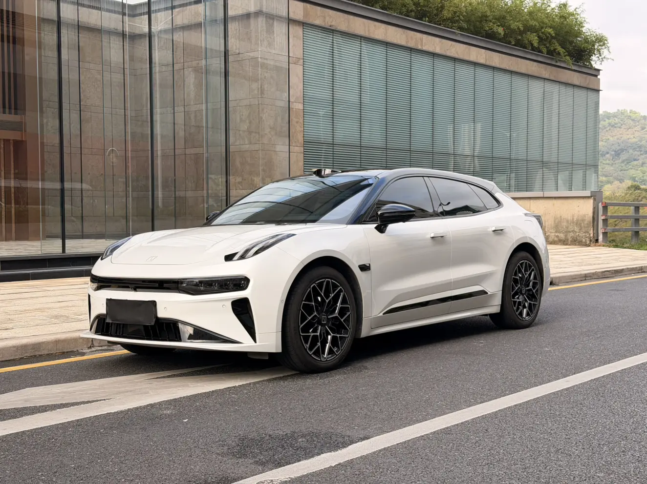 ZEEKR 001  из Китая