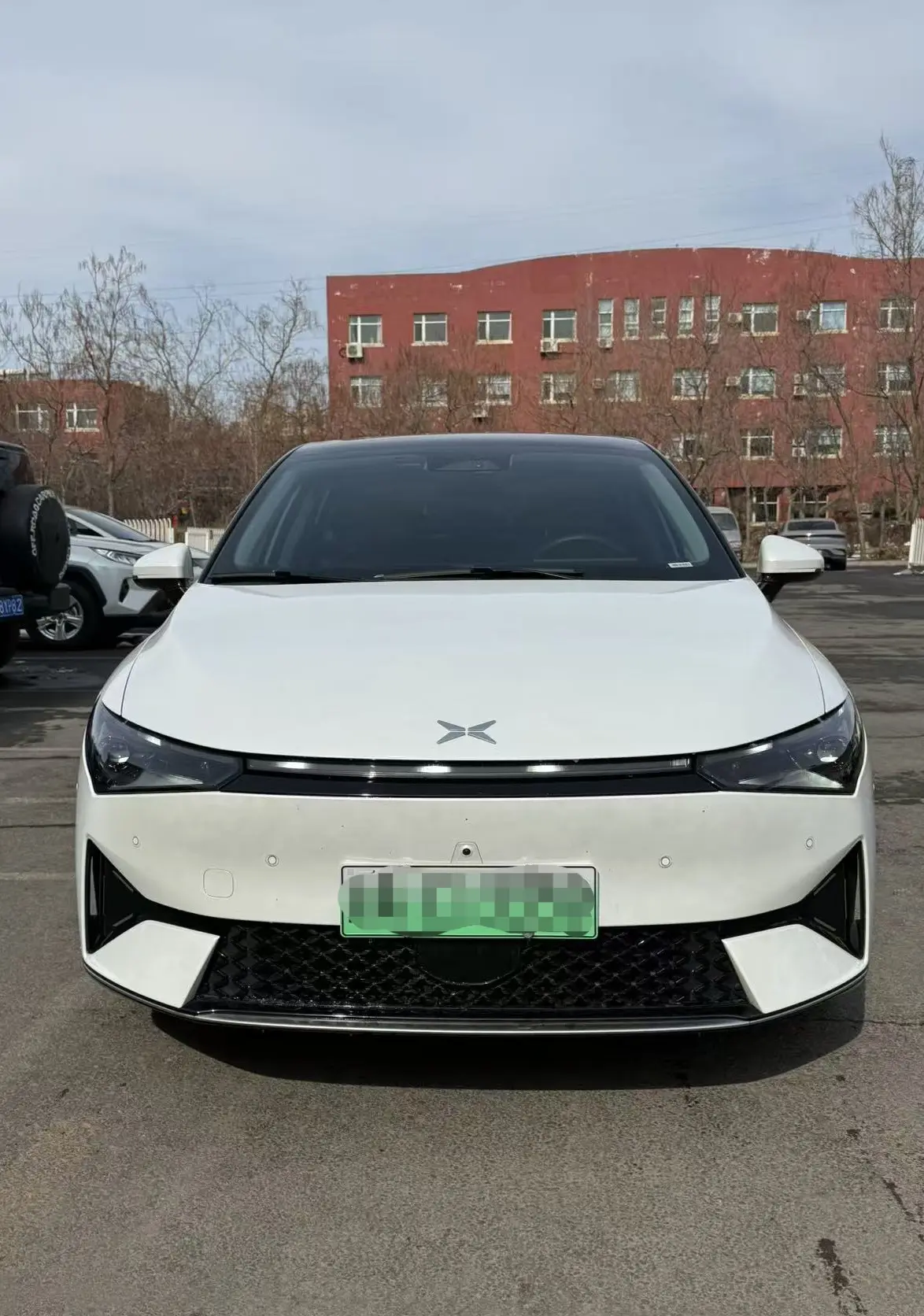 Xpeng P5  из Китая