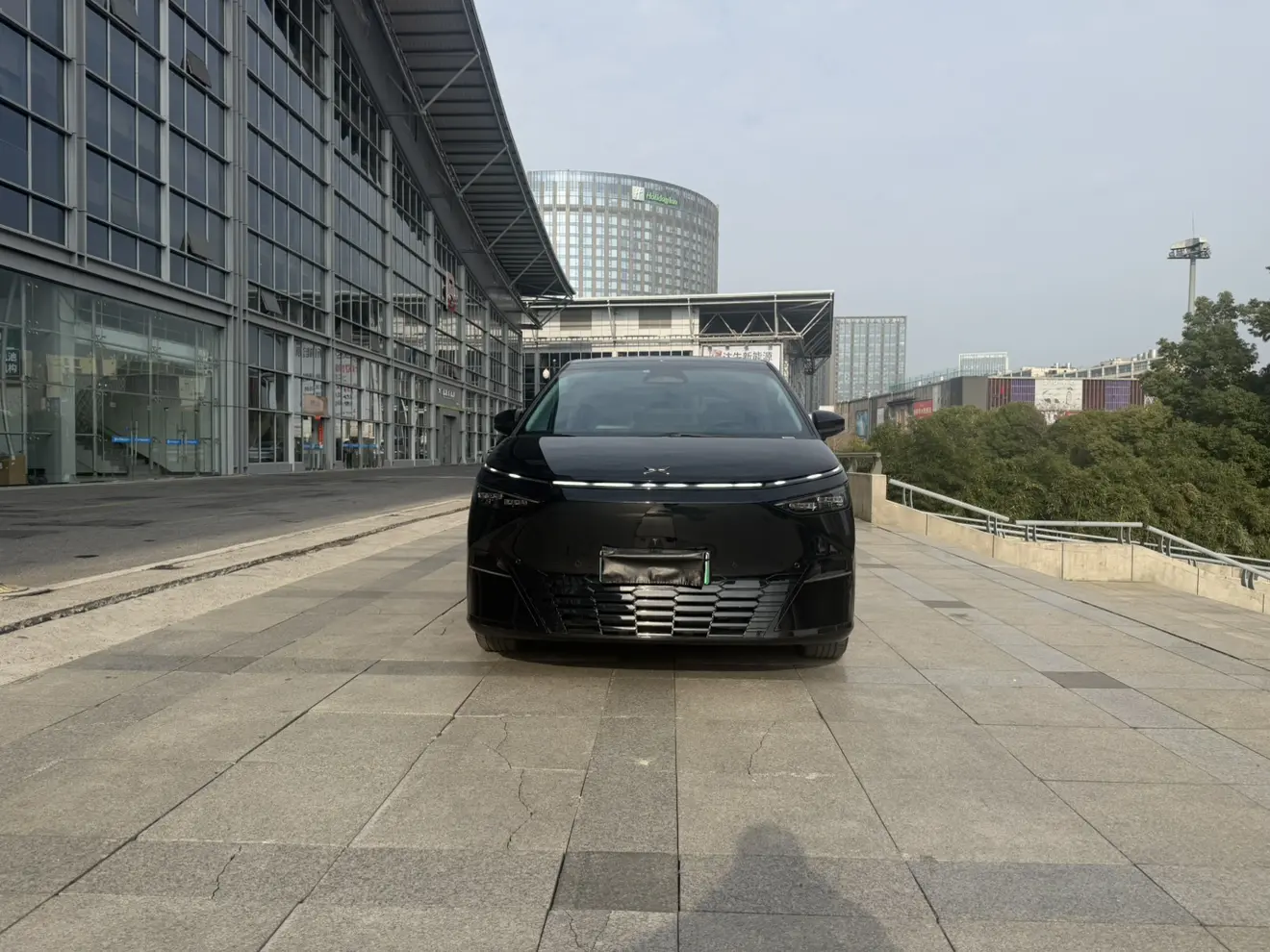 Xpeng X9  из Китая