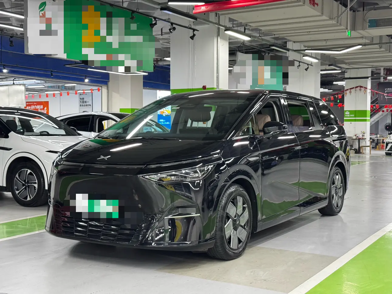 Xpeng X9  из Китая