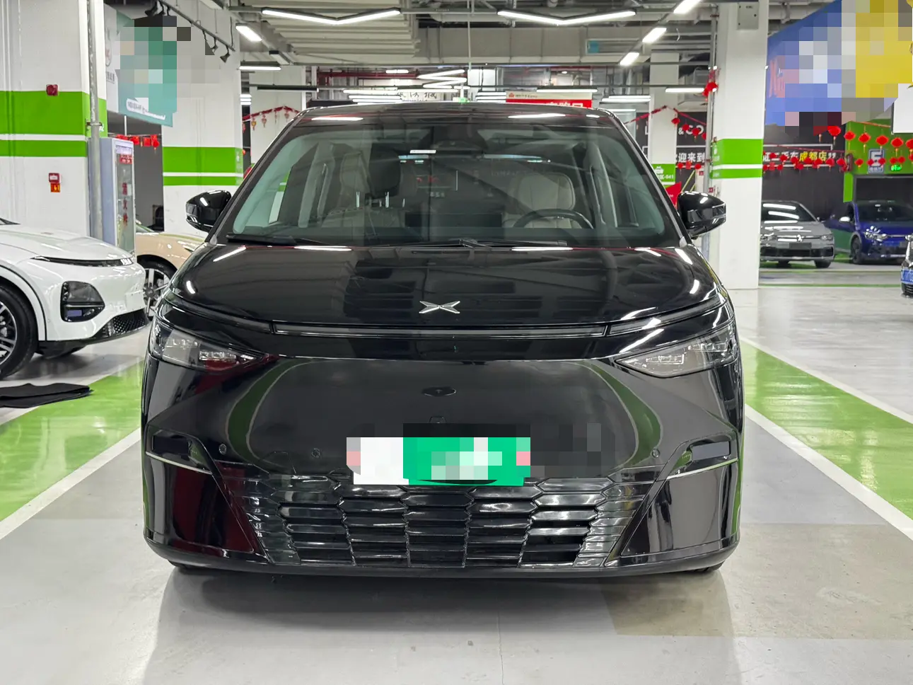 Xpeng X9  из Китая