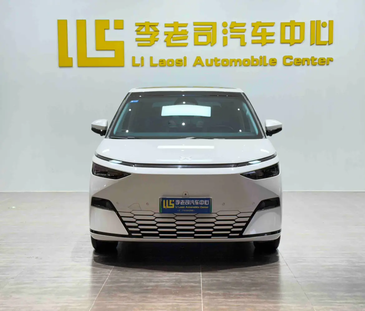 Xpeng X9  из Китая