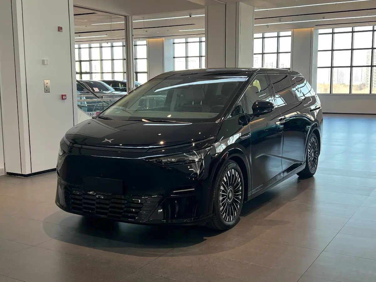 Xpeng X9  из Китая