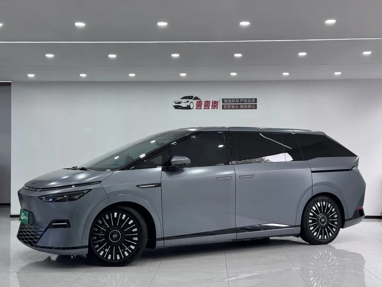 Xpeng X9  из Китая