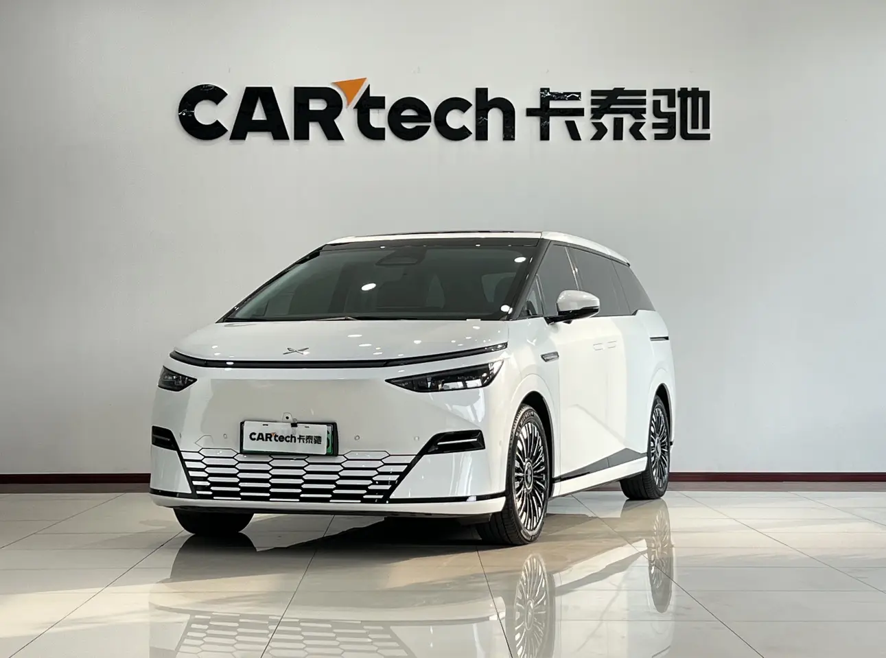 Xpeng X9  из Китая