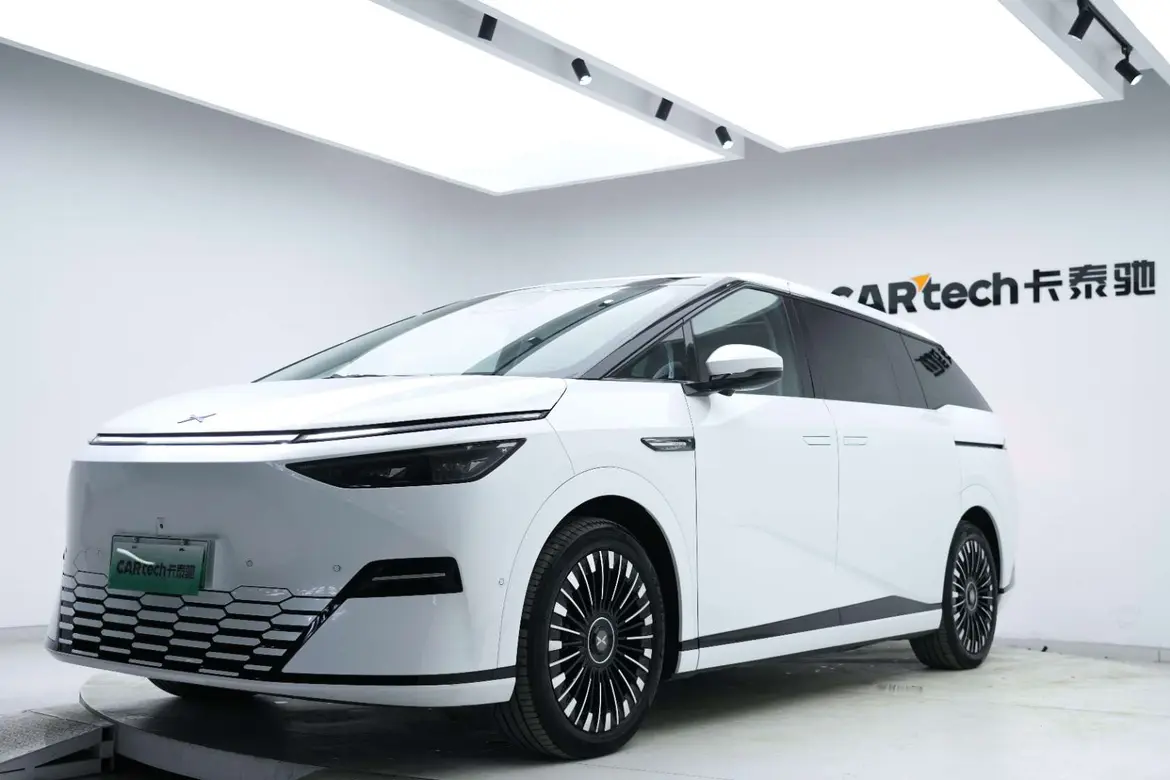 Xpeng X9  из Китая