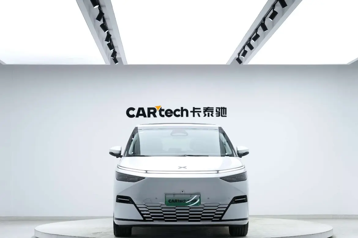 Xpeng X9  из Китая