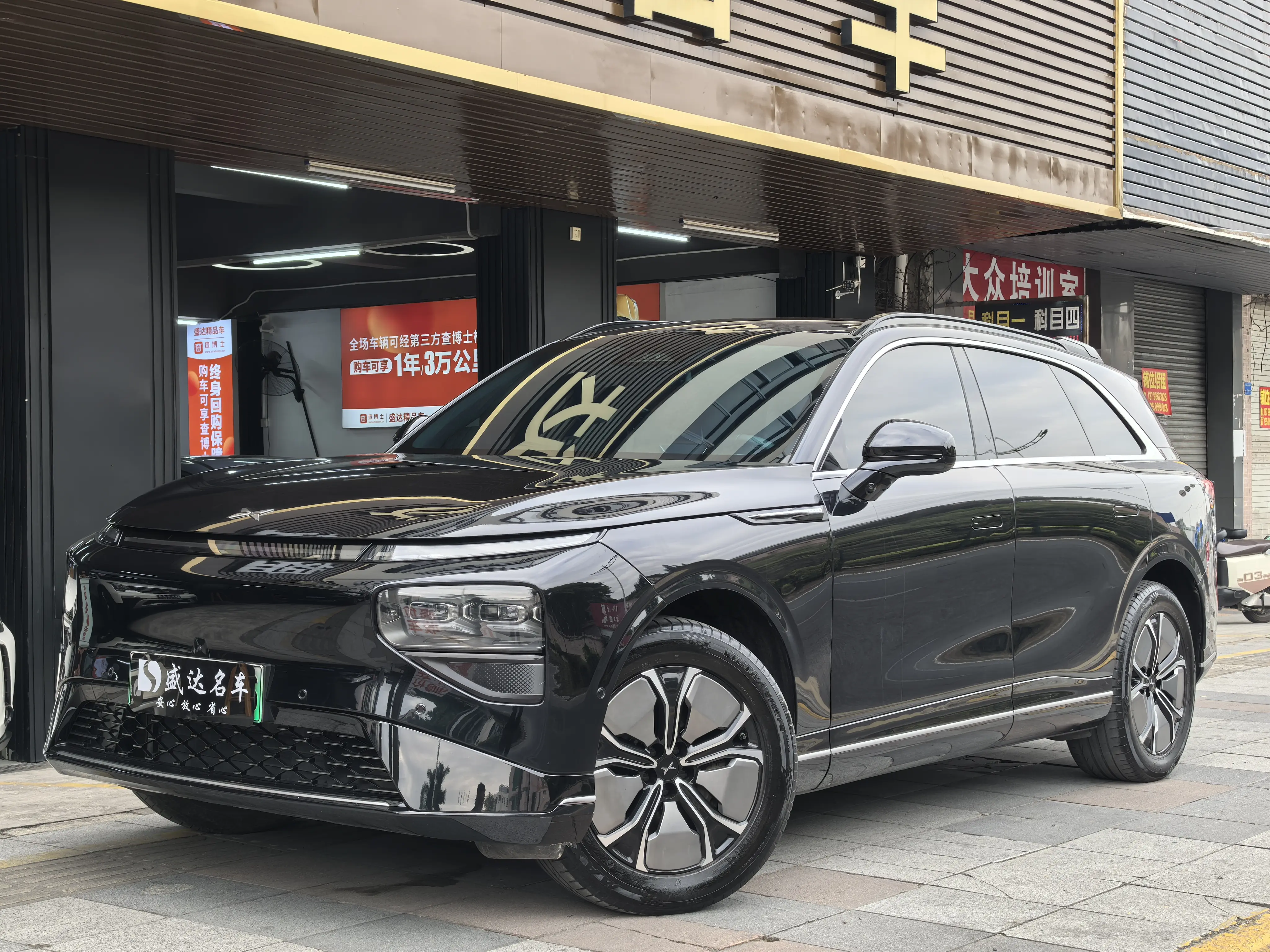 Xpeng G9  из Китая