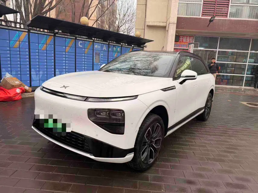 Xpeng G9  из Китая