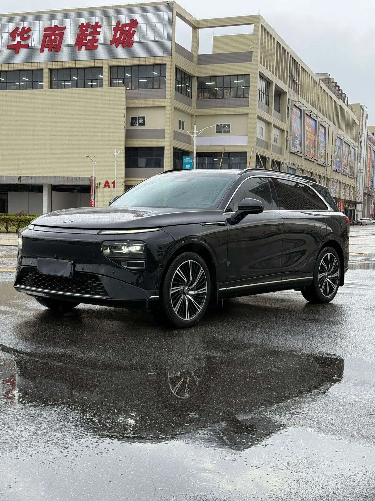 Xpeng G9  из Китая