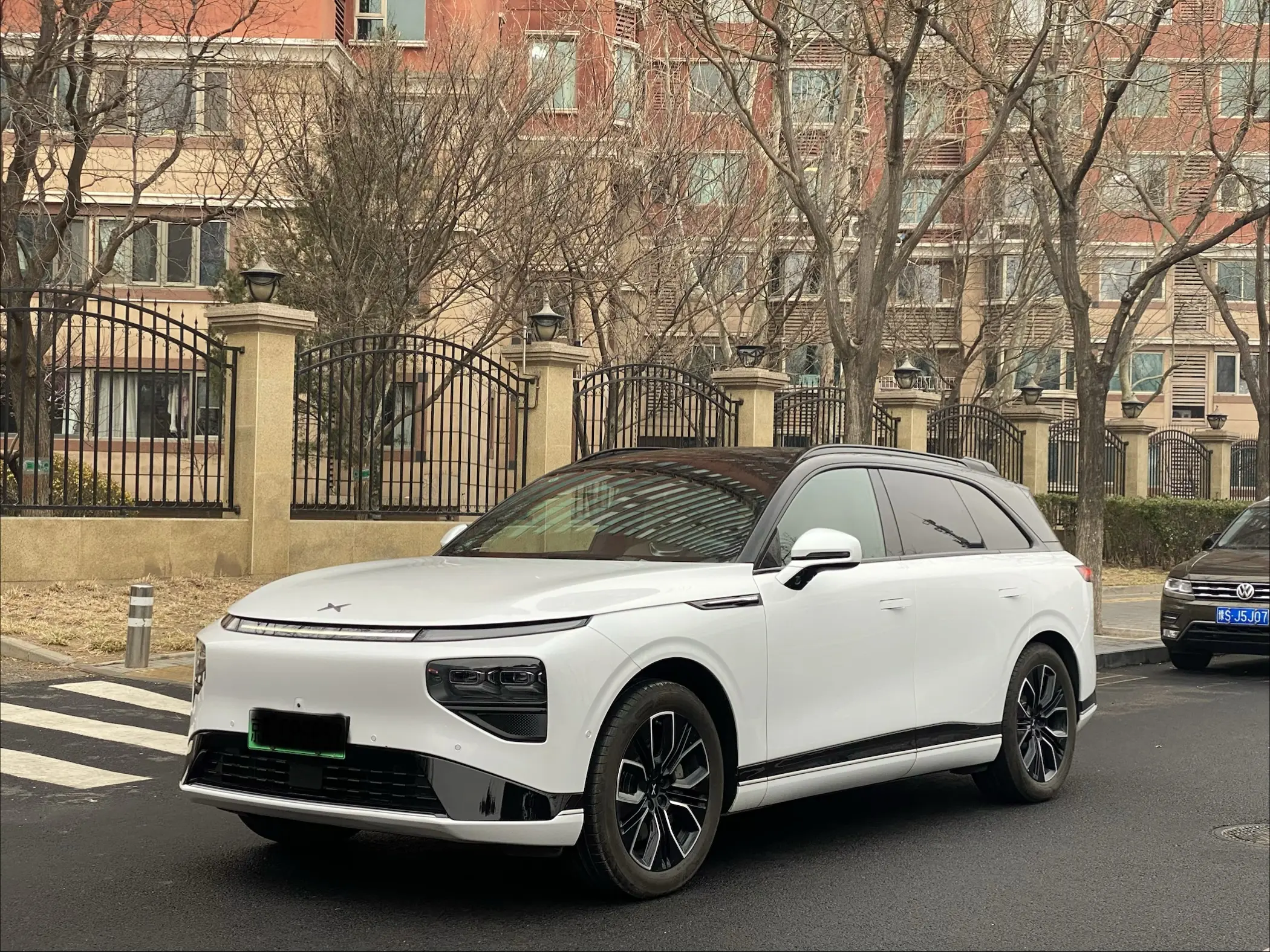 Xpeng G9  из Китая