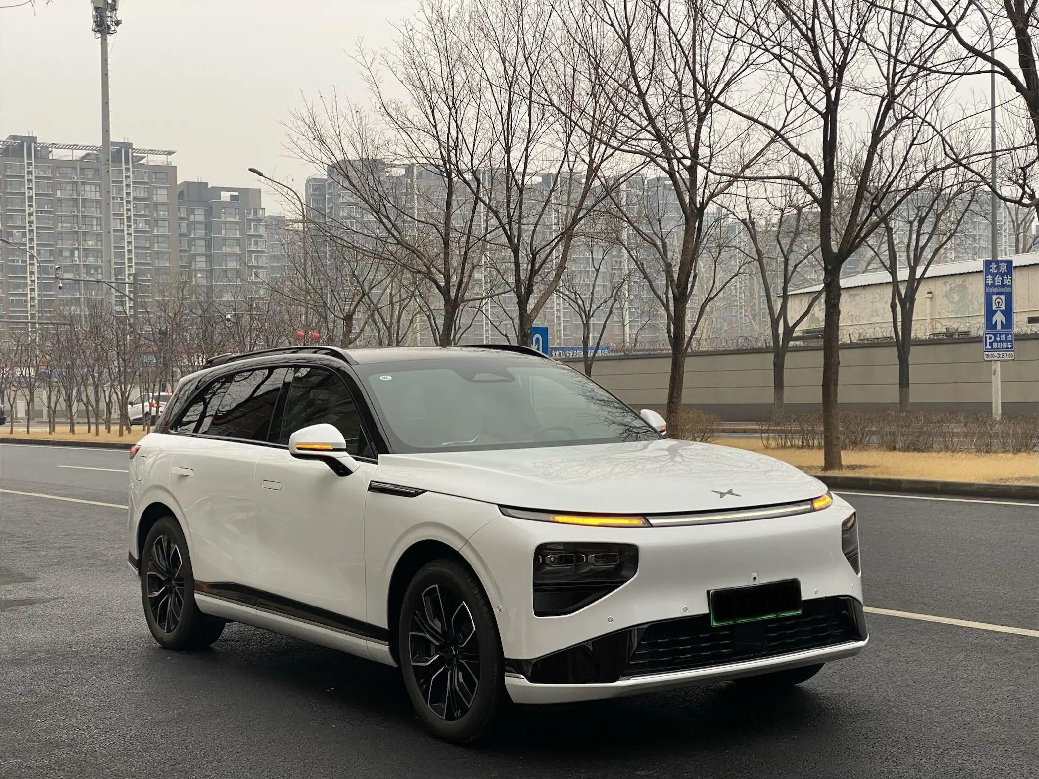 Xpeng G9  из Китая