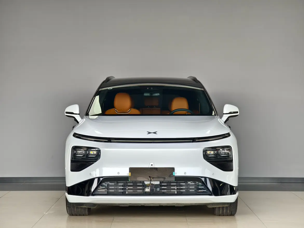 Xpeng G9  из Китая