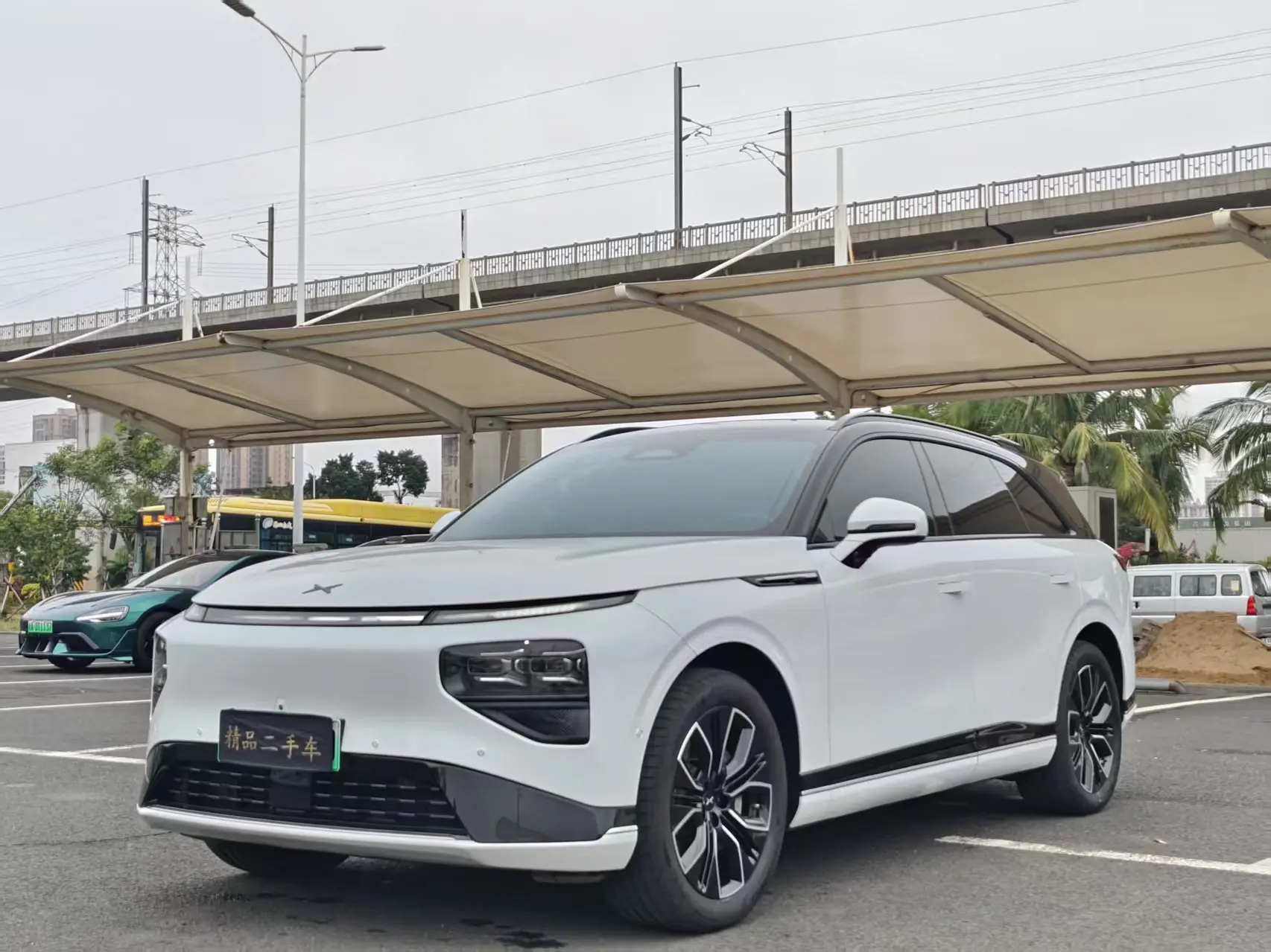 Xpeng G9  из Китая