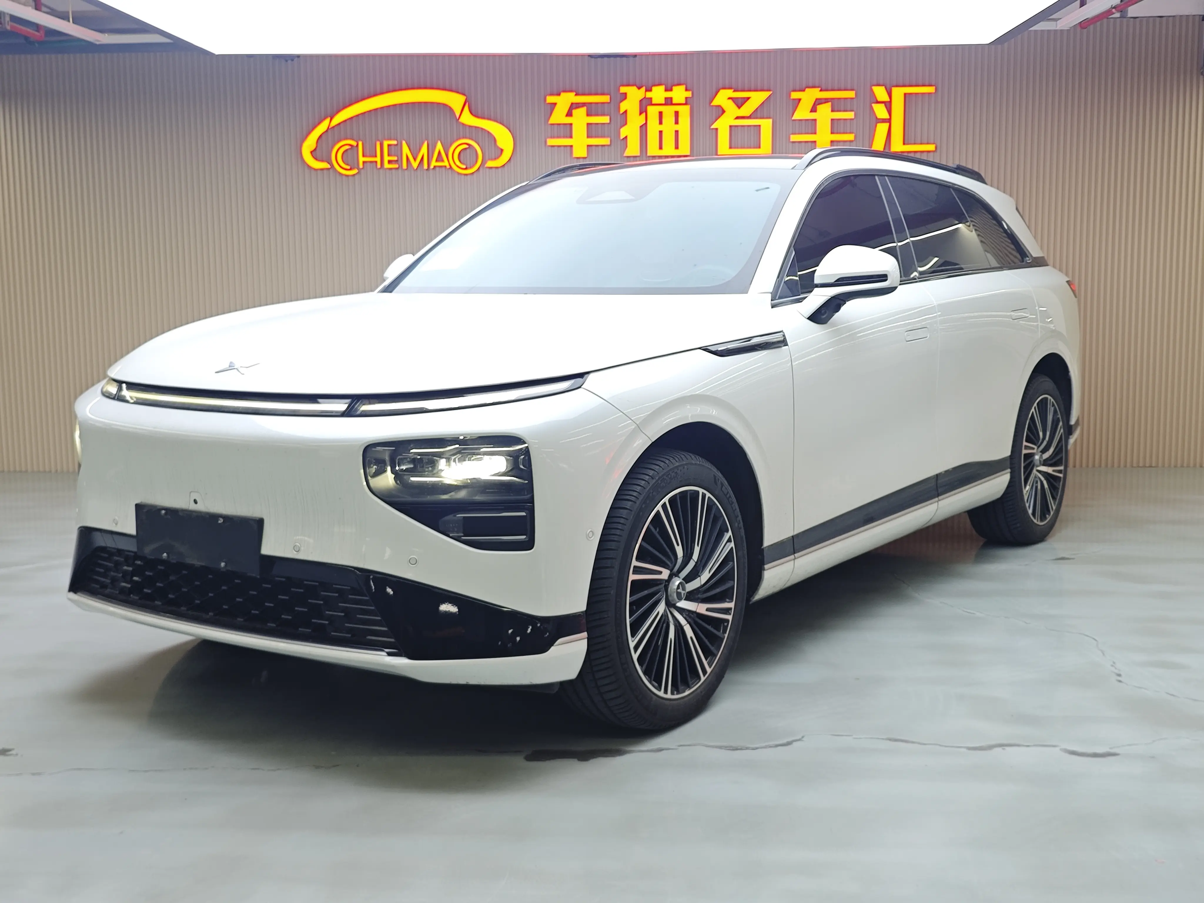 Xpeng G9  из Китая