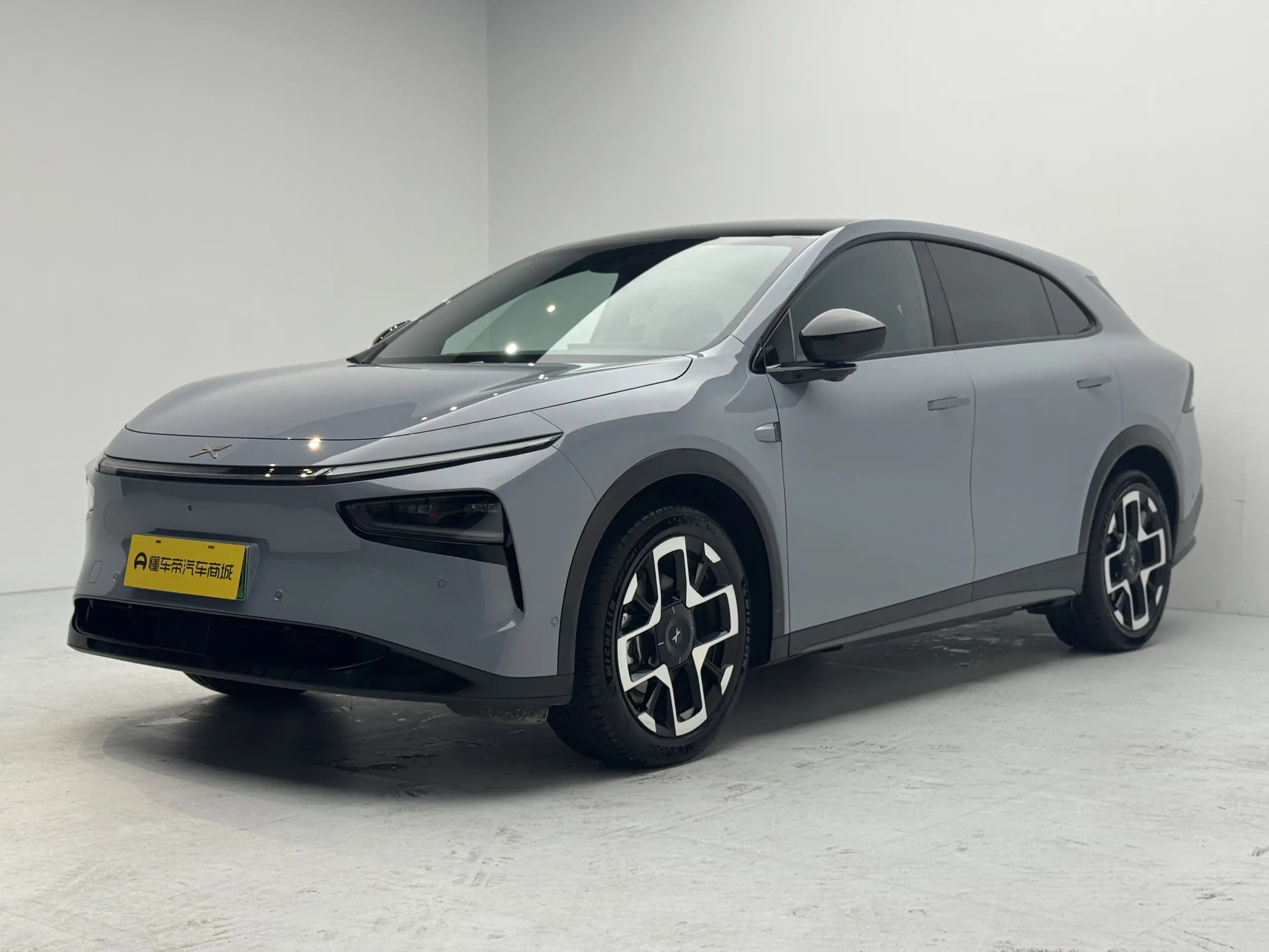 Xpeng G7  из Китая