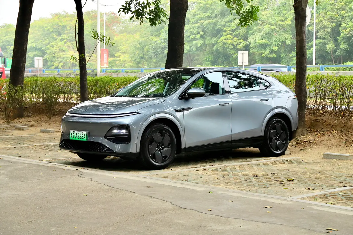 Xpeng G6  из Китая